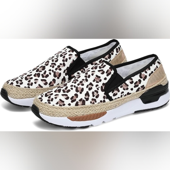 UUBARIS Shoes - UUBARIS Sneakers - Unique Embroidered Floral Loafers - size 8.5 US